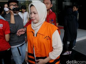 Hakim Tipikor Bengkulu Diperiksa KPK Hakim Tipikor Bengkulu Diperiksa KPK