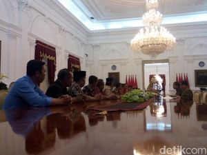 Jokowi Ditemui Asosiasi Petani Tembakau di Istana