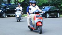 Ngeeng! Duet Jonan-Arcandra Ngetes Motor Listrik