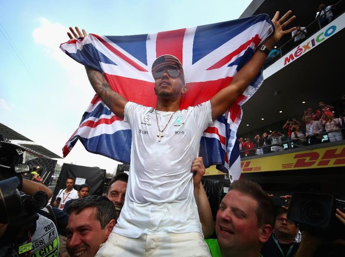 Lewis Hamilton mengunci titela juara dunia F1 2017 sesudah menjalani balapan yang sulit (Clive Mason/Getty Images)