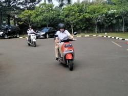 Jonan Ingin Motor Listrik Bebas Pajak dan Bea Balik Nama