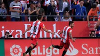 Madrid sebenarnya unggul lebih dulu lewat gol Isco. Namun gol Cristian Stuani pada menit ke-54 dan Cristian Portu di menit ke-58 membuat Madrid menelan kekalahan kedua di musim ini. Juan Medina/Reuters.