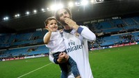 Hubungan pemain Real Madrid Isco dengan mantan kekasihnya, Victoria Calderon, melahirkan seorang anak laki-laki. Dia diberi nama Isco Alarcon Calderon yang kini sudah berusia tiga tahun. Foto: Gonzalo Arroyo Moreno/Getty Images