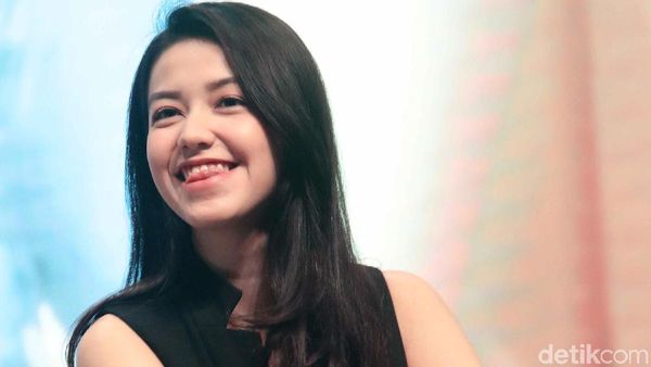 Senyum Velove Vexia Mengalihkan Dunia