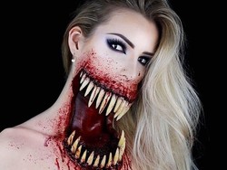 Viral Makeup Halloween yang Bikin Ngeri, Mulut Sobek & Penuh Darah