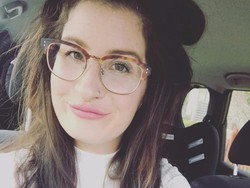 Salut! Kisah Janda Cantik yang Bangun Rumah Sendirian Demi Anak