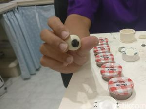 Kisah Pembuat Mata Palsu untuk Pengidap Retinoblastoma