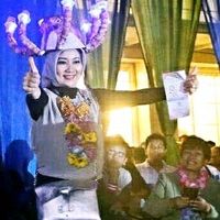 Unik, Ketika Istri Ridwan Kamil Si Cinta Bergaya dengan 'Mahkota' Gurita