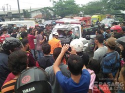 Ambulans Puskesmas Ciamis Seruduk Bus di Rancaekek Sumedang