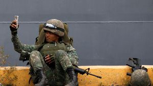 Foto: Saat Tentara Selfie Sepulang dari Marawi
