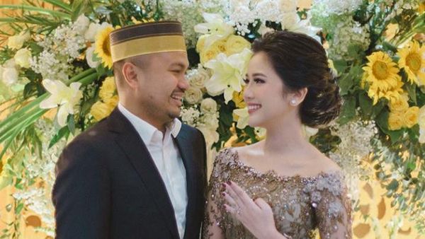 Mantan Laudya Cynthia Bella Lamaran, Luna Maya Manis Banget