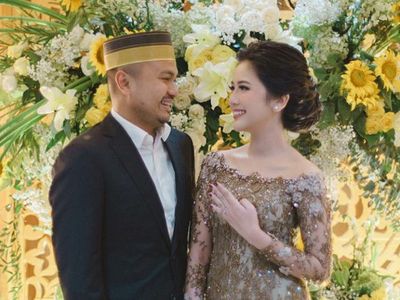 Mantan Laudya Cynthia Bella Lamaran, Luna Maya Manis Banget