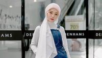 Foto: 10 Inspirasi Gaya Hijab Adira S yang Mirip Artis Korea, Cantik Banget