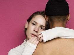 Lovers Anna of The North: Debut Patah Hati