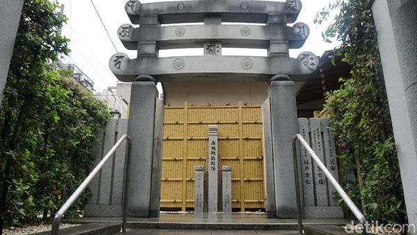 Foto: Kuil Buddha Berusia 4 Abad Tersembunyi di Osaka