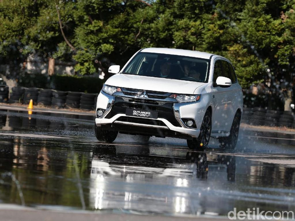 Test Drive Mitsubishi Outlander Test Drive Mitsubishi Outlander