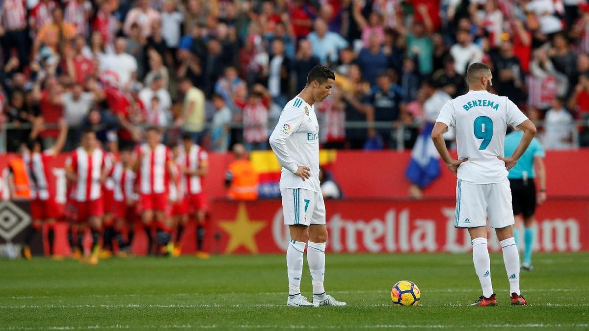 Cristiano Ronaldo dan Karim Benzema di salah satu laga Real Madrid (Foto: Albert Gea/ Reuters)