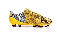 Mundur ke 2013 silam, Adidas menelurkan sepatu serupa hasil desain Yohji Yamamoto, kali ini bergambar singa. (Foto: Adidas)