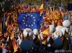 Demo Pro-Persatuan Spanyol Digelar Usai  Deklarasi Catalonia