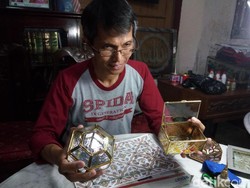 Melihat Pengerjaan Suvenir Pernikahan Kahiyang-Bobby