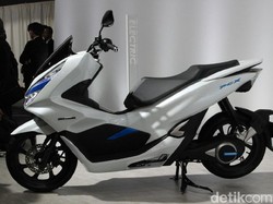 Honda Pastikan Akan Produksi PCX Hybrid dan Listrik Made In Indonesia
