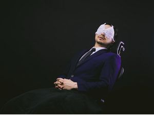 Suvenir Unik dari Jepang: Masker Mata Bentuk Bra