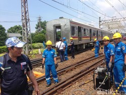 Ada Perbaikan di Lokasi Gerbong Anjlok, KRL Belum Bisa Melintas