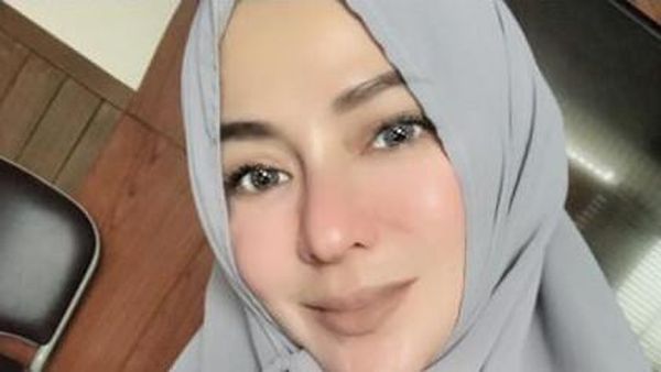 Dulu Inem Pelayan Seksi, Kini Makin Syari