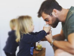 Curhat Chris Hemsworth Saat Putranya Tahu Tempat Cokelat Disembunyikan