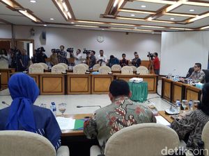Komisi IX DPR Protes Menaker Tak Hadiri Rapat Bahas Maut Kosambi Komisi IX DPR Protes Menaker Tak Hadiri Rapat Bahas Maut Kosambi