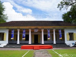 Miris! Istana Mini Banda Neira Rusak, Kaca Pecah-Lencana Jenderal Hilang
