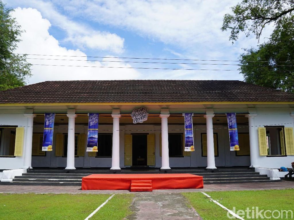 Miris! Istana Mini Banda Neira Rusak, Kaca Pecah-Lencana Jenderal Hilang Miris! Istana Mini Banda Neira Rusak, Kaca Pecah-Lencana Jenderal Hilang