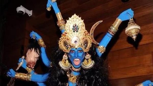 Foto: Kostum Halloween Selebriti Paling Kontroversial yang Pernah Ada