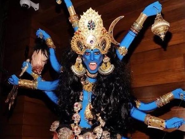 Foto: Kostum Halloween Selebriti Paling Kontroversial yang Pernah Ada