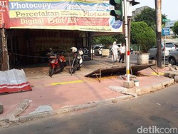 Walkot Jakpus Geram Ada Puing di Saluran Air Bungur Besar