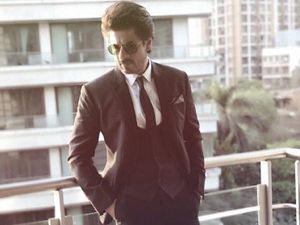 Shah Rukh Khan dan Meriahkan Resepsi Anushka Sharma - Virat Kohli