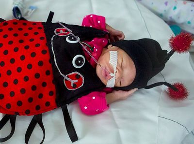 Super Cute! Penampilan Bayi Prematur Berkostum Halloween