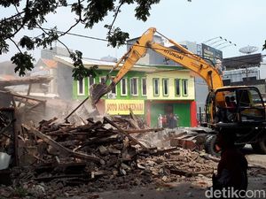 Eksekusi 5 Persil di Simpang Dukuh Berjalan Tertib Eksekusi 5 Persil di Simpang Dukuh Berjalan Tertib