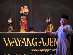 Ada Ki Dalang Ajeng dalam Pertunjukan Wayang Millennial di Garut