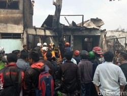 Kebakaran di Jambangan Padam, Petugas Temukan 1 Orang Meninggal