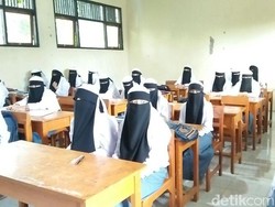 Kena Teguran, Aturan Siswi Bercadar di SMK Attholibiyah Tegal Diubah