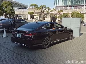 Mobil Lexus LS 500h Bakal Ngerem Sendiri Saat Kondisi Ini