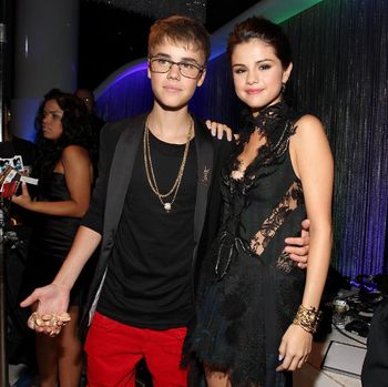 LOS ANGELES, CA - AUGUST 28:  Singer Justin Bieber (L) and actress/singer Selena Gomez arrive at the 2011 MTV Video Music Awards at Nokia Theatre L.A. LIVE on August 28, 2011 in Los Angeles, California.  (Photo by Christopher Polk/Getty Images)