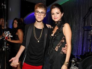 Justin Bieber Menangis Setelah Selena Gomez Dikabarkan Masuk Rumah Sakit?