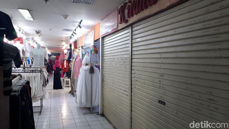 Sejumlah Toko di Pasar Baru Bandung Tutup