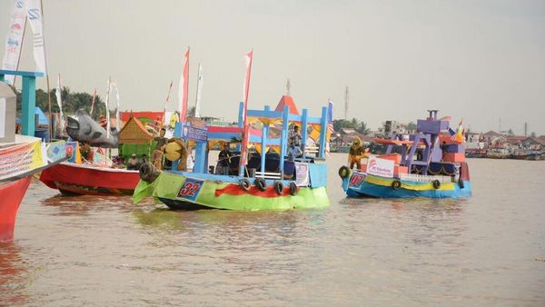 Foto: Seperti Ini Saat Sungai Musi Penuh Perahu Hias