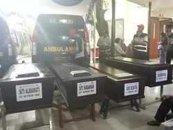 RS Polri Serahkan 7 Jenazah Korban Ledakan Kembang Api ke Keluarga