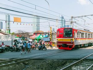 Terobos Palang Pintu Perlintasan KA Didenda Rp 750 Ribu