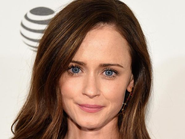 Foto: Alexis Bledel, Usia 36 Tapi Wajahnya Tetap Unyu-unyu