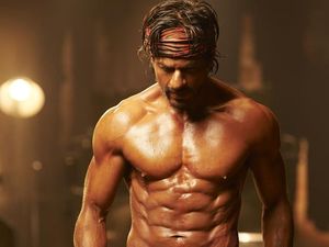 Shah Rukh Khan Marahi Fans yang Ingin Rayakan Ultahnya di Tengah Pandemi